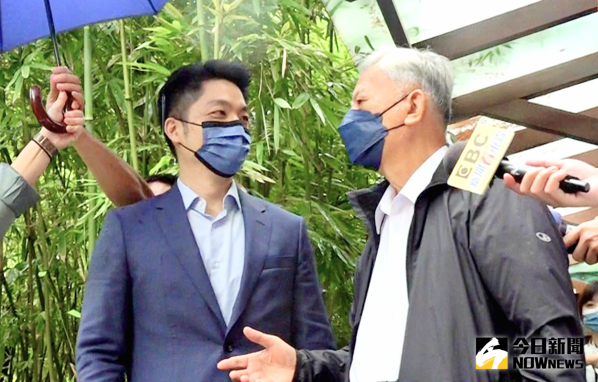 ▲ 國民黨台北市長參選人蔣萬安拜會前市長黃大洲。（圖／記者朱永強攝影）