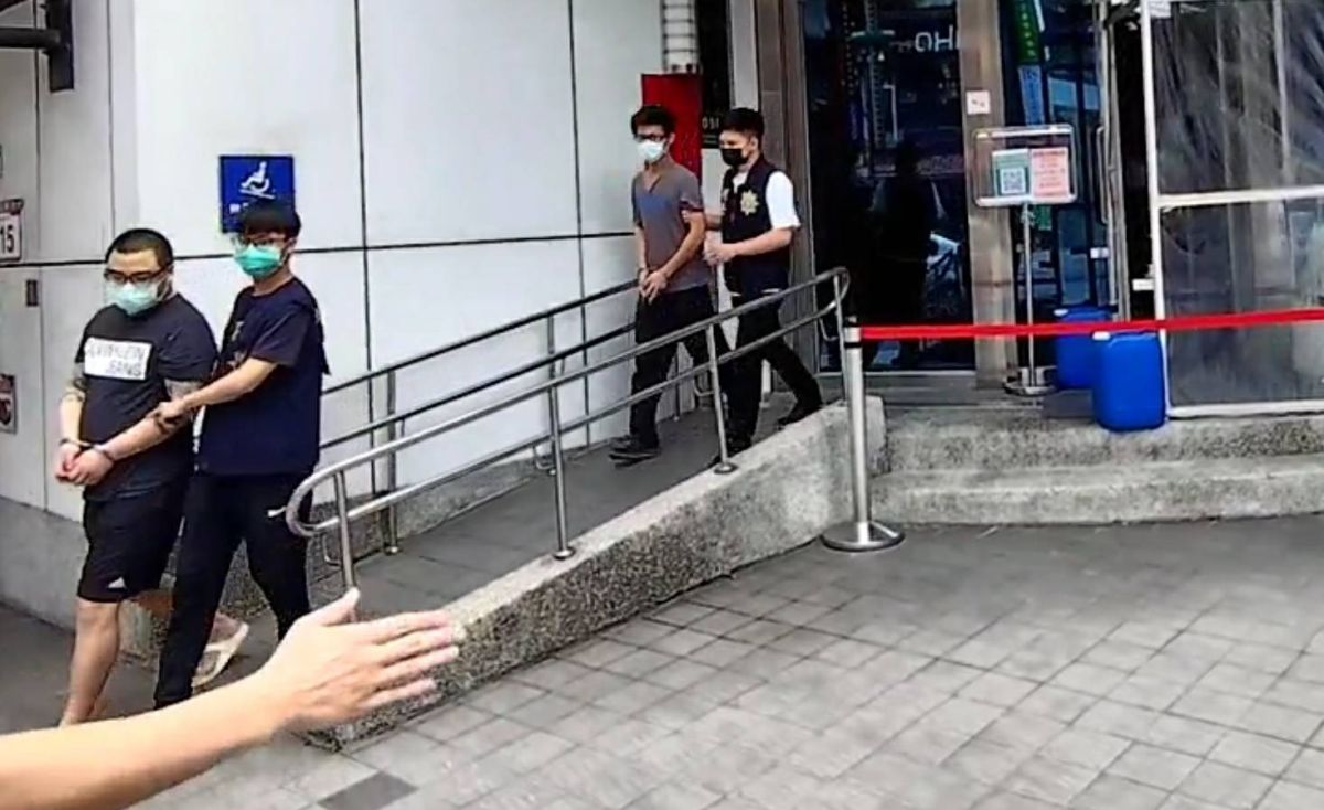 ▲高市警局刑大偵八隊會同台北市中正一分局於台北市西門町內一家旅館逮捕陳姓、王姓2男子。(圖／記者郭凱杰翻攝