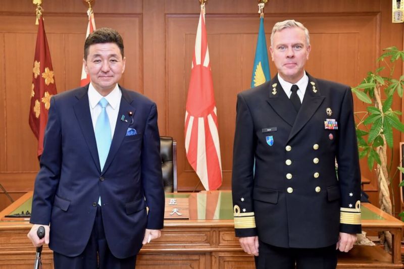 ▲NATO軍事委員會主席包爾（右）7日與日本防衛大臣岸信夫（左）會談，雙方確認「歐洲與印度太平洋地區的安全保障不可分割」。（圖取自ModJapan_jp推特）