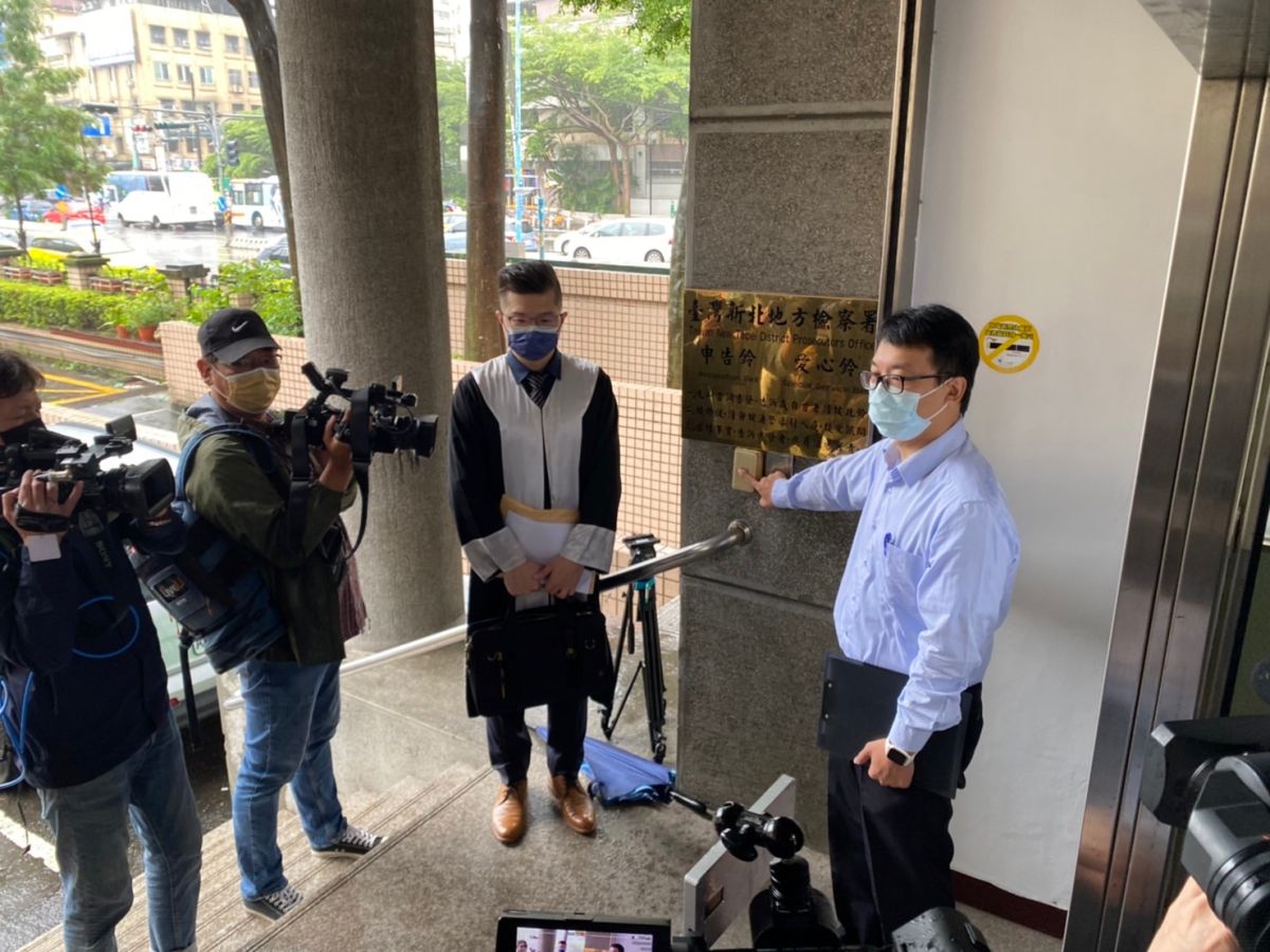 ▲對於網友質疑所謂的「演戲」，新北市消防局今早已前往地檢署按鈴申告。（圖／翻攝畫面）