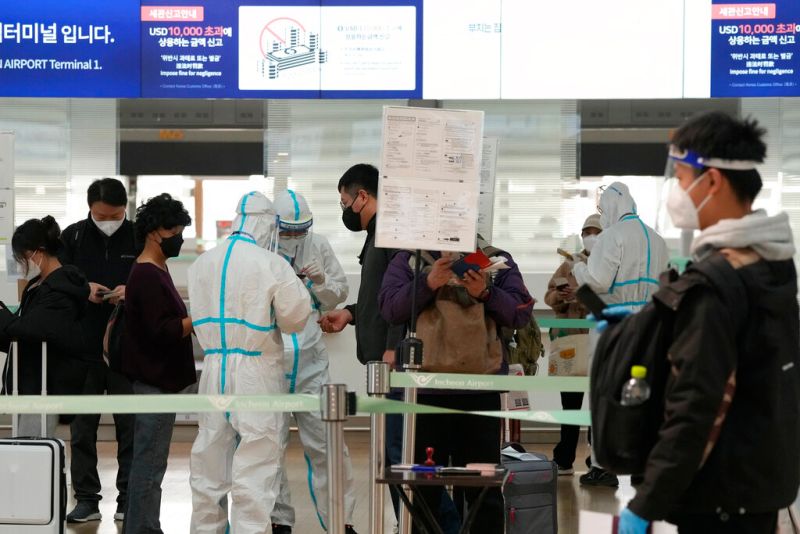 ▲韓國媒體報導，一名中國籍遊客入境快篩呈現陽性，卻在送往隔離途中逃逸。（圖／美聯社／達志影像）