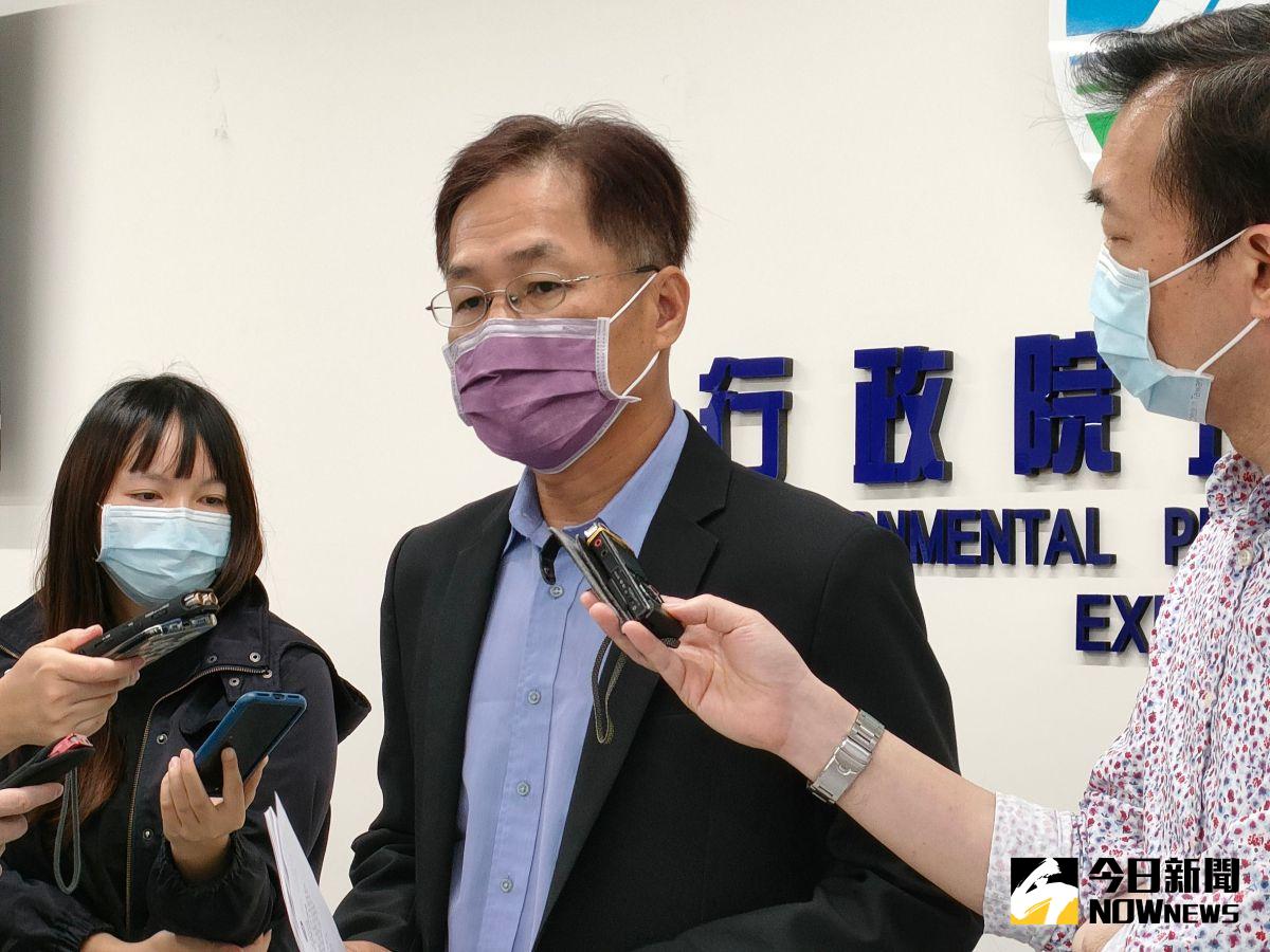 ▲環保署空氣品質保護及噪音管制處處長蔡孟裕今（8）日說明，「好學生條款」鼓勵業者自主管理，針對技巧性規避稽查業者也新增強制檢測。（圖／記者許若茵攝，2022.06.08）