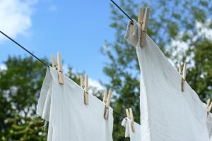 ▲梅雨季到來，有些洗衣服的細節須留意，否則將會增生更多病菌。（示意圖，非當事人／取自pixabay）