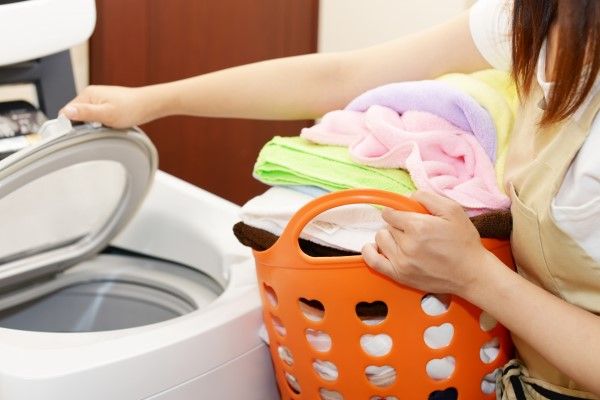 ▲洗衣機已經是現代家庭必備的家電，不過卻有位人妻表示，目前家裡有4台洗衣機仍不夠用。（示意圖，非當事人／取自photoAC）
