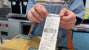 ▲鎖定618購物大檔期,7-ELEVEN再度推出「安心取」服務,6月18日起限時1周,領包裹就送7元購物金。(圖/業者提供) ▲鎖定618購物大檔期,7-ELEVEN再度推出「安心取」服務,6月18日起限時1周,領包裹就送7元購物金。(圖/業者提供)