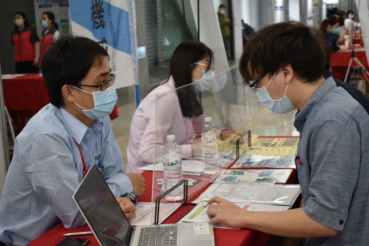 ▲「迎向科技薪時代」聯合徵才，中科大廠26家參加，共釋出近2千職缺。（圖／勞工局提供）