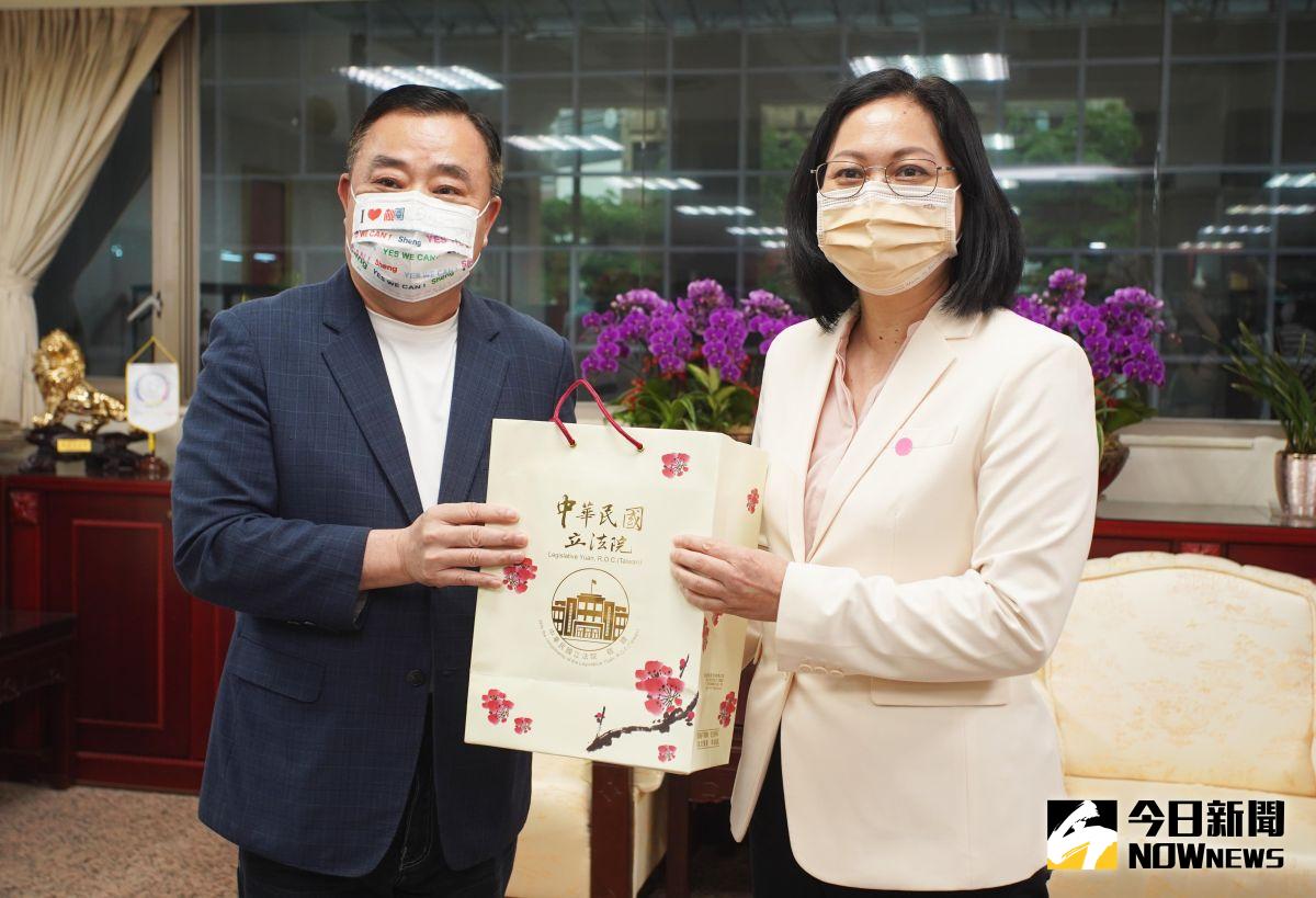 ▲賴香伶表示，政黨跟選舉是一時的，但為桃園好是大家共同的願望，議長是超越黨派的，他也認同只要為桃園好，不分顏色都很歡迎。（圖／記者李春台攝，2022.06.08）