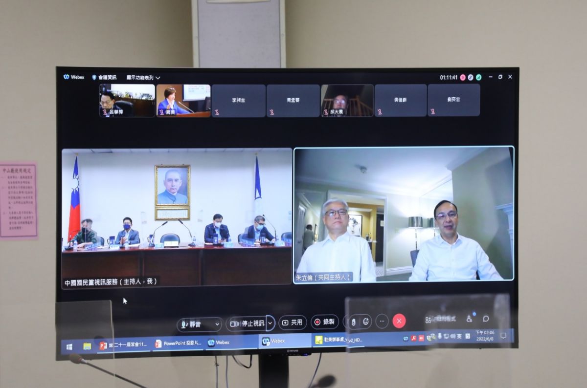 ▲訪美中的朱立倫今日視訊主持中常會。（圖／國民黨提供）