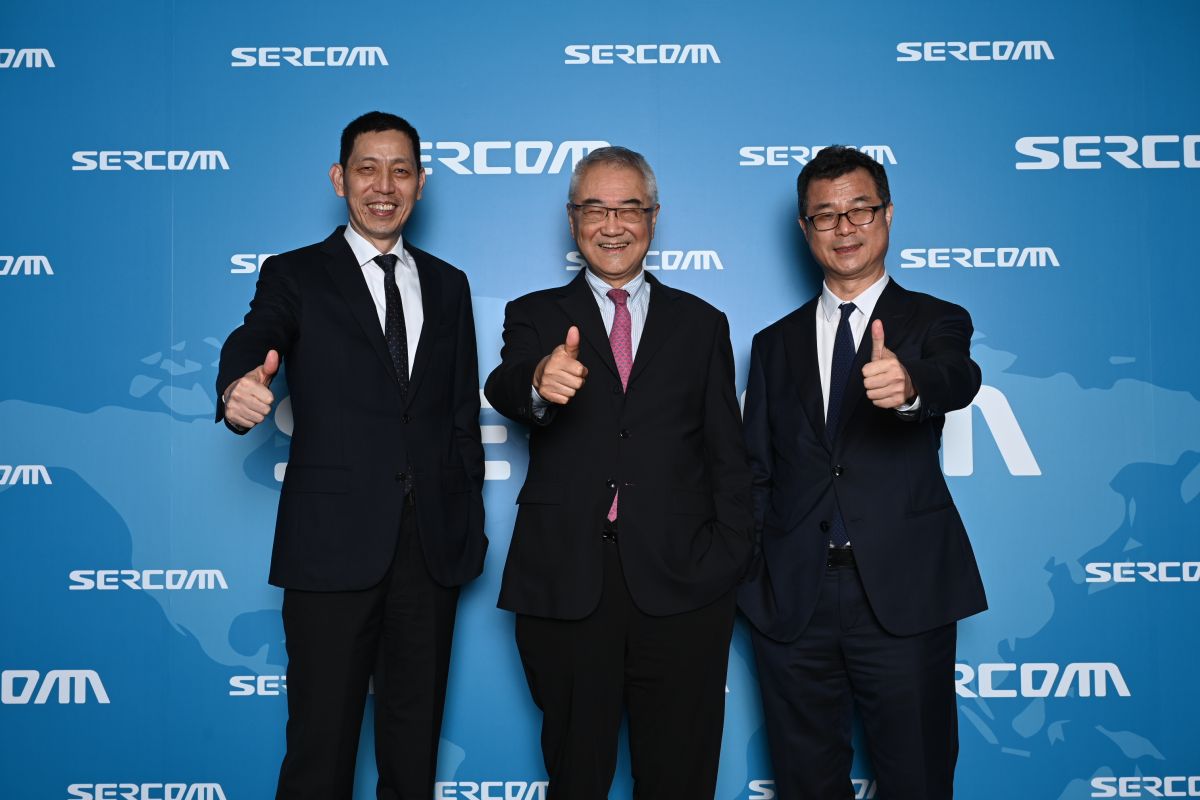 ▲中磊世代傳承，榮譽董事長王伯元（中）與中磊新任董事長王煒（左）及總經理林斌（右）。（圖／中磊提供）