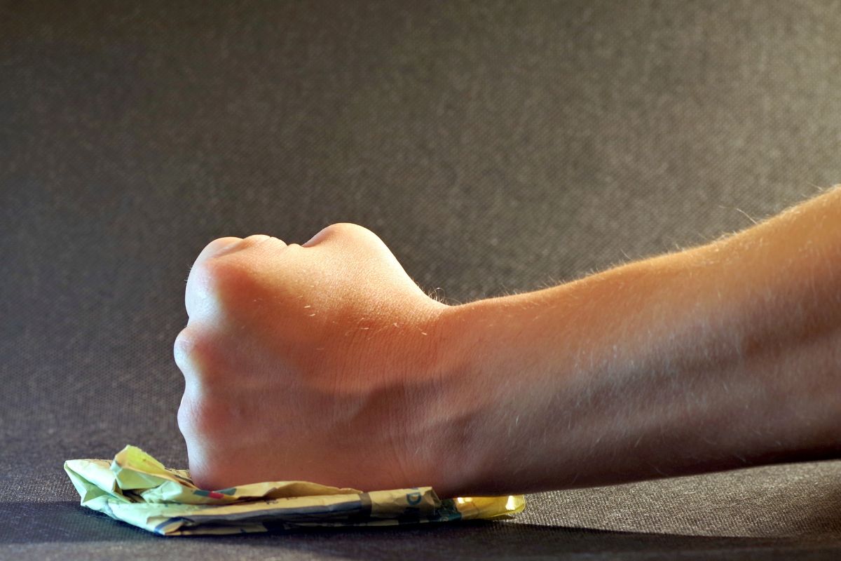 ▲婆婆自認為幽默，對著孫女叫狗的名字，女孩媽媽氣炸，網友提1招舒爽反擊。（示意圖／pixabay）