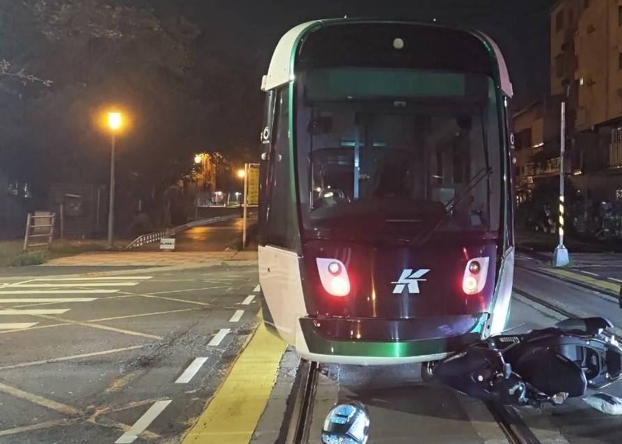 ▲高雄輕軌今年交通事故中以鼓山區鼓山二路死綠川街口最多。（圖／高市府提供）