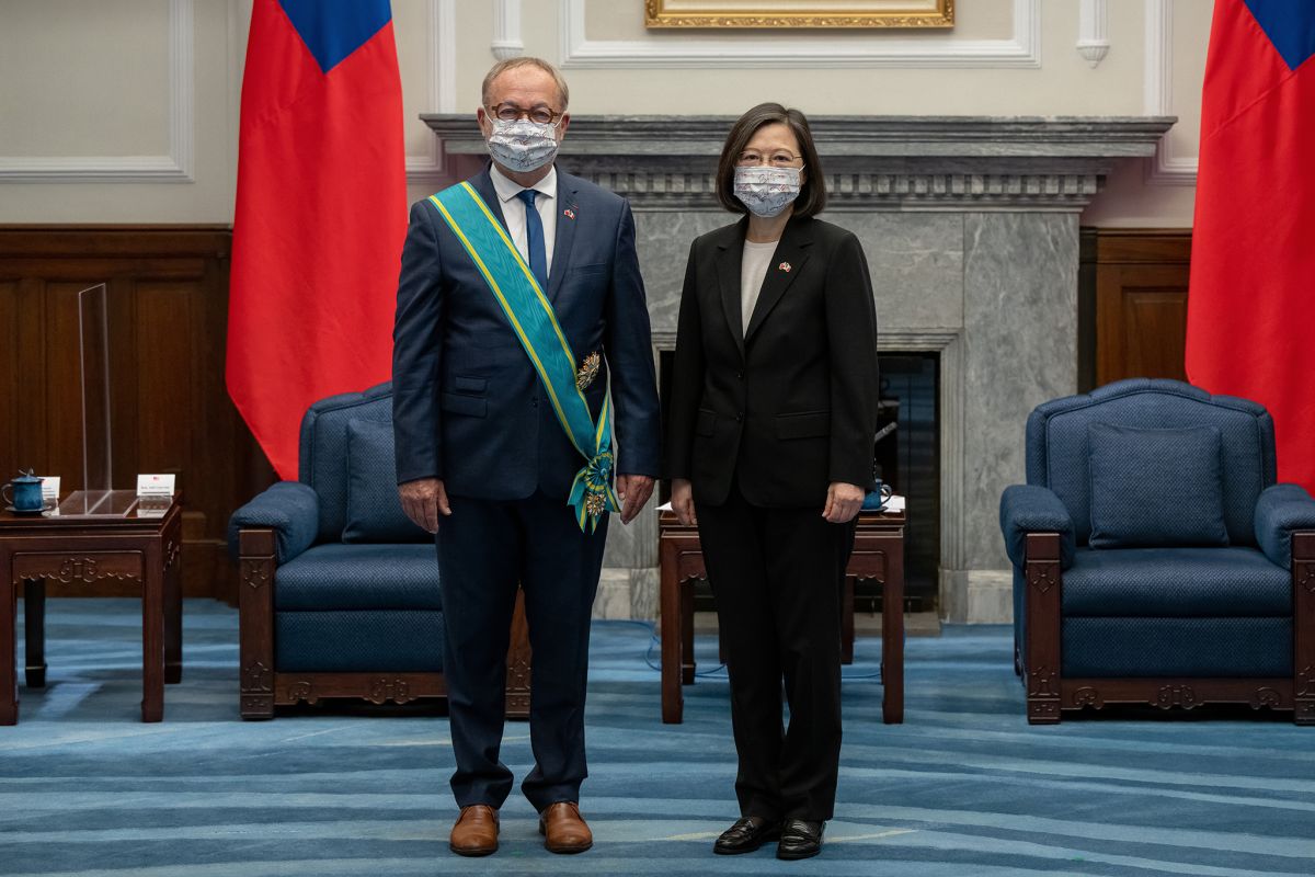 ▲總統蔡英文於總統府接見參議院外交暨國防委員會副主席、友台小組副主席葛里歐（Joël Guerriau）所率領的跨黨派國會議員訪團。（圖／總統府提供）