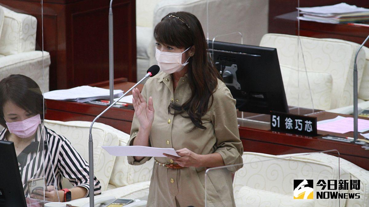 ▲民進黨台北市議員許淑華在9日總質詢中爆料，自己2016年曾經控告一名網友毀謗，結果一查發現是柯文哲妻子陳佩琪姊妹淘的小孩，時任辦公室主任蔡壁如還來向她關說。（圖／記者丁上程攝，2022.06.09）