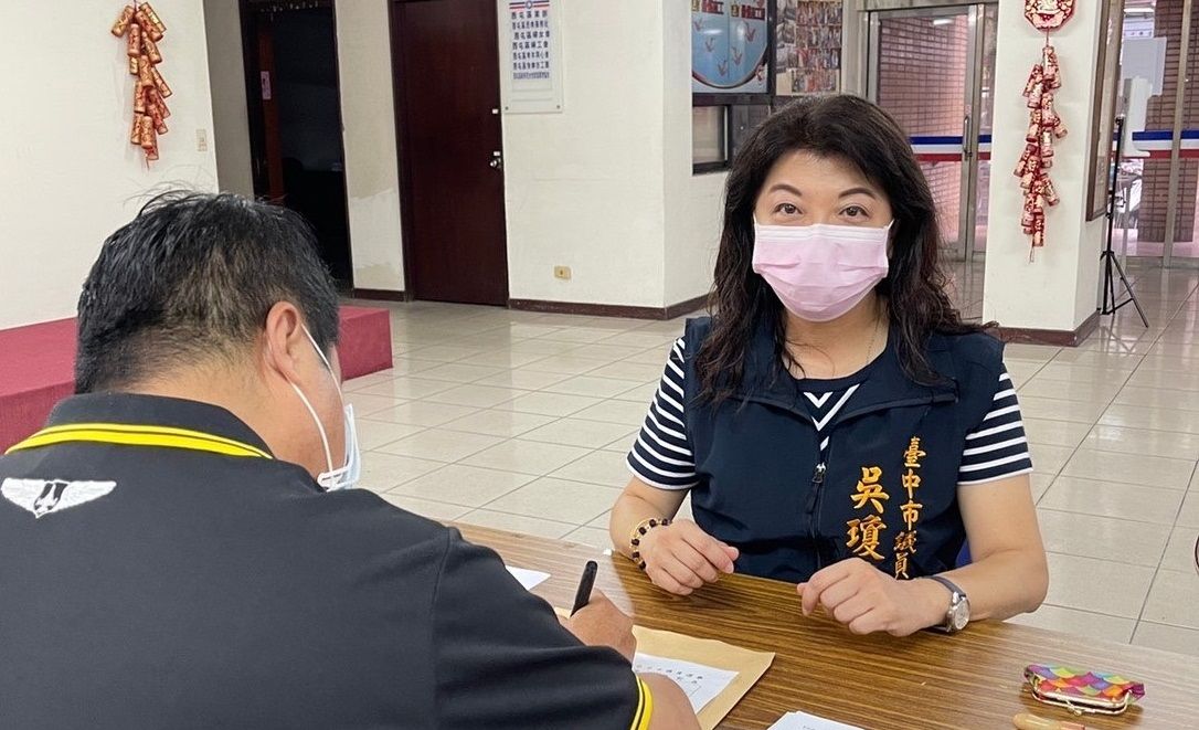 ▲國民黨議會黨團書記長吳瓊華，第一個完成黨內登記。（圖／國民黨台中市黨部提供，2022.06.09）