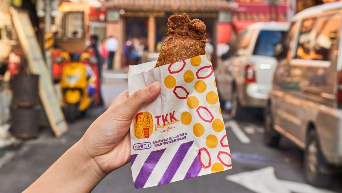 ▲頂呱呱X悠遊卡推出「吮指炸雞餐」專屬限定優惠套餐，爽吃「2原味炸雞＋呱呱包＋飲品」，拿出悠遊卡／悠遊聯名卡／悠遊付結帳，直接現折35元！（圖／取自頂呱呱TKK粉專）