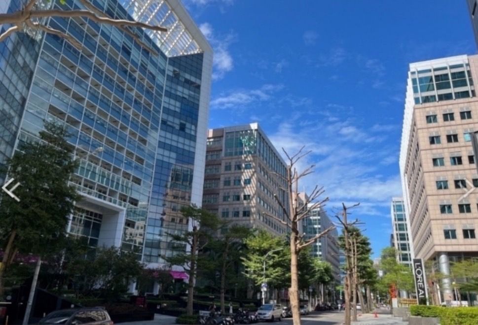 ▲上市櫃公司員工的小確幸，年「中」獎金在近期陸續落袋，圖為內湖洲子街。（圖／NOWnews資料照片）