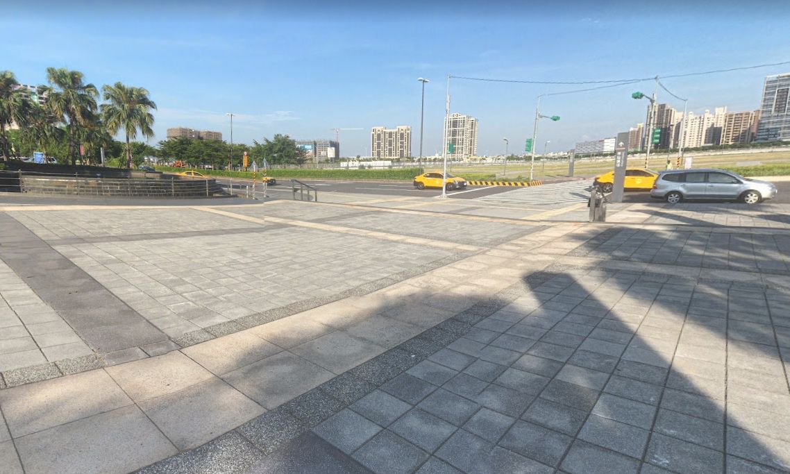 ▲桃園高鐵站站前停車場驚傳雙屍命案，一男一女被棄屍在休旅車後車廂。（圖／翻攝googlemap）