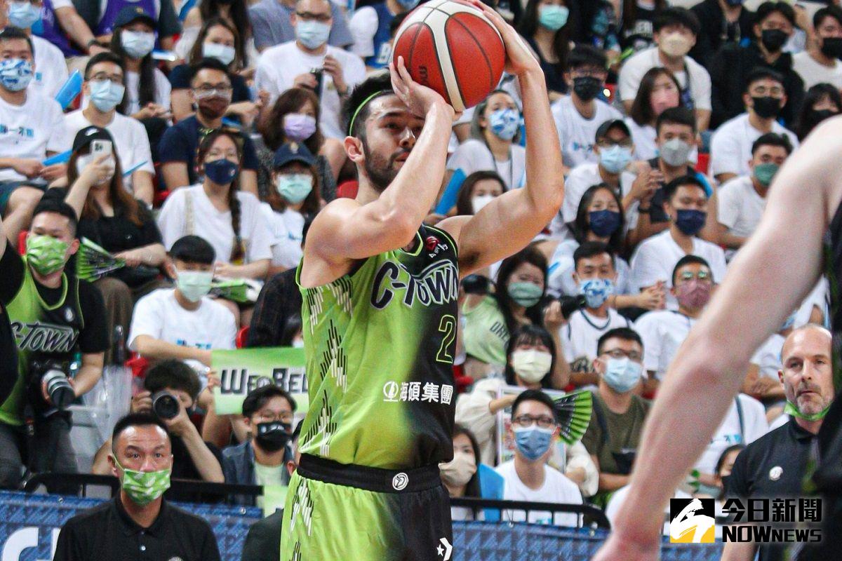 ▲簡浩命中三分球。（圖／葉政勳攝）