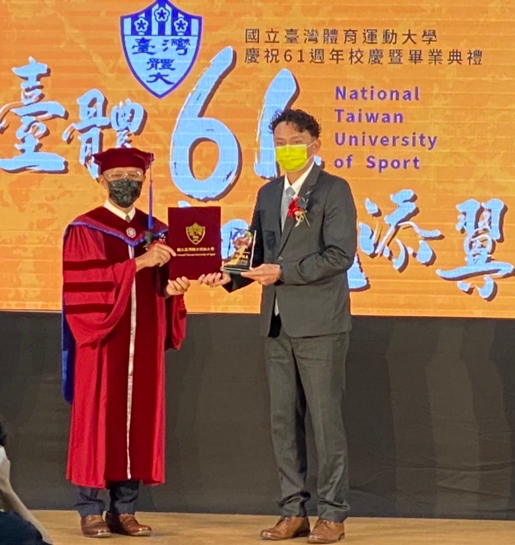▲馮勝賢接受台體大表揚傑出校友。（圖／馮勝賢提供）