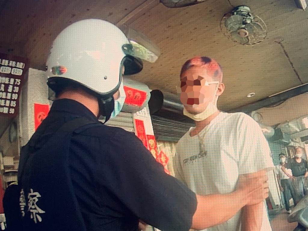 ▲饒舌歌手「雞腿飯」在高雄酒駕拒檢，酒測值達0.44遭送辦。（圖／翻攝畫面）