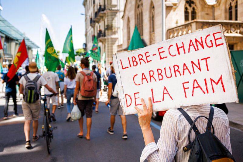 不滿WTO農業角色　數百人日內瓦上街抗議
