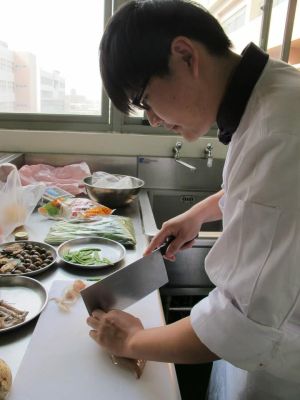 林彥碩求學時期照片 ▲在高雄餐旅大學求學期間,奠定了林彥碩中餐的底子。(圖/林彥碩提供)