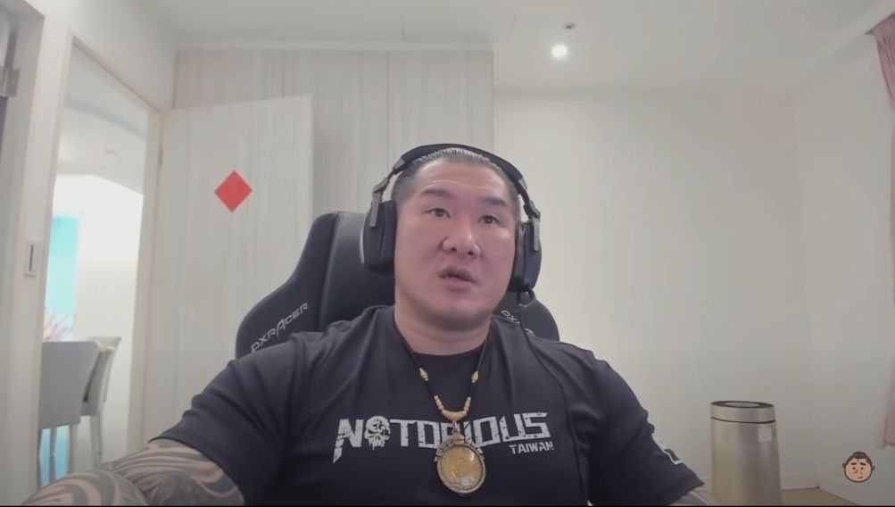 ▲館長表示，早在兩個月前送東西給波特王時，就覺得被經紀公司拿去用很奇怪，也很誇張。（圖／館長惡名昭彰YT）