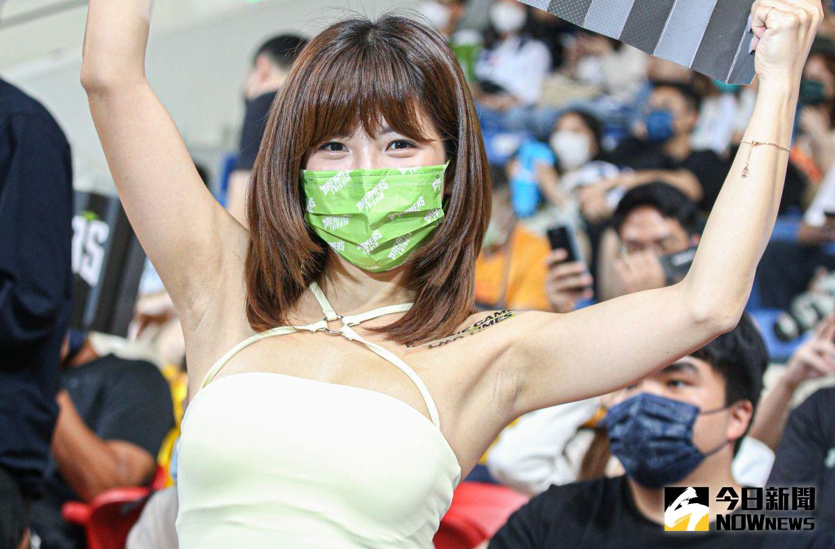 ▲夢想家啦啦隊Formosa Sexy客場應援。（圖／葉政勳攝）