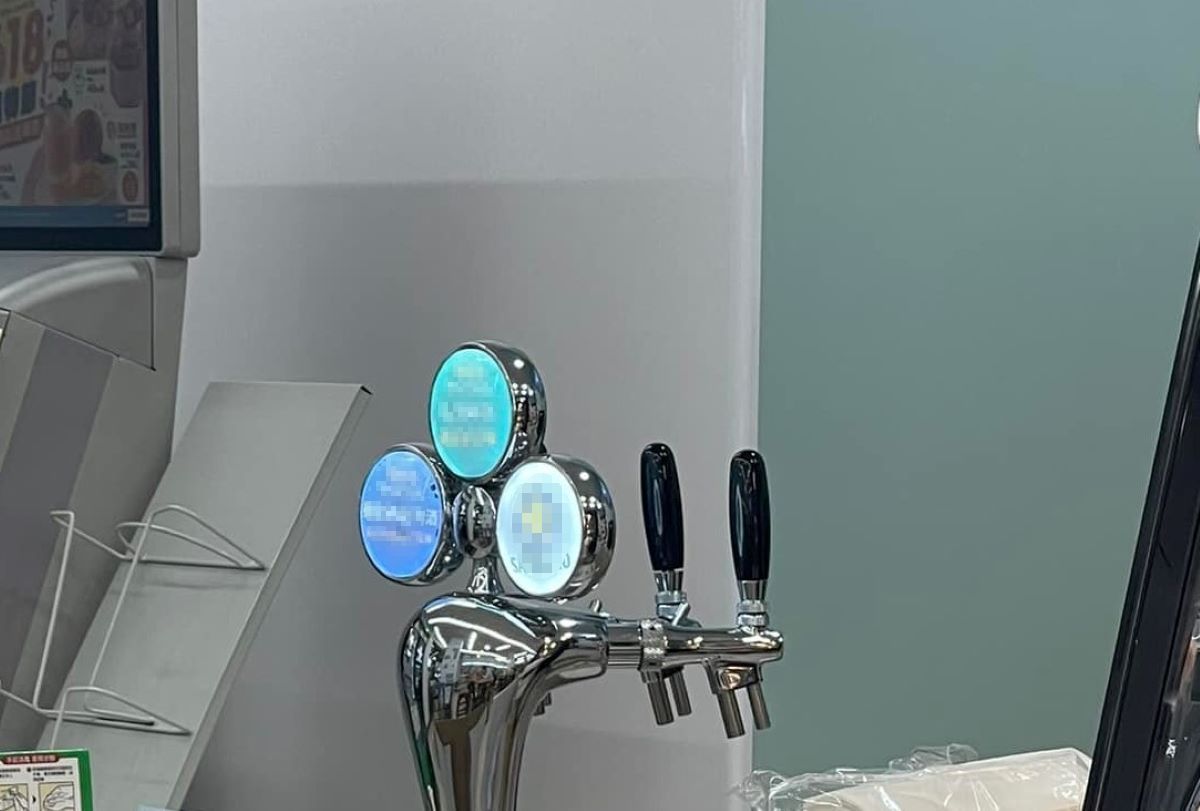 ▲有女網友發現7-11「神秘水龍頭」，用途揭曉後，也釣出店員回應。（圖／翻攝爆廢公社臉書）