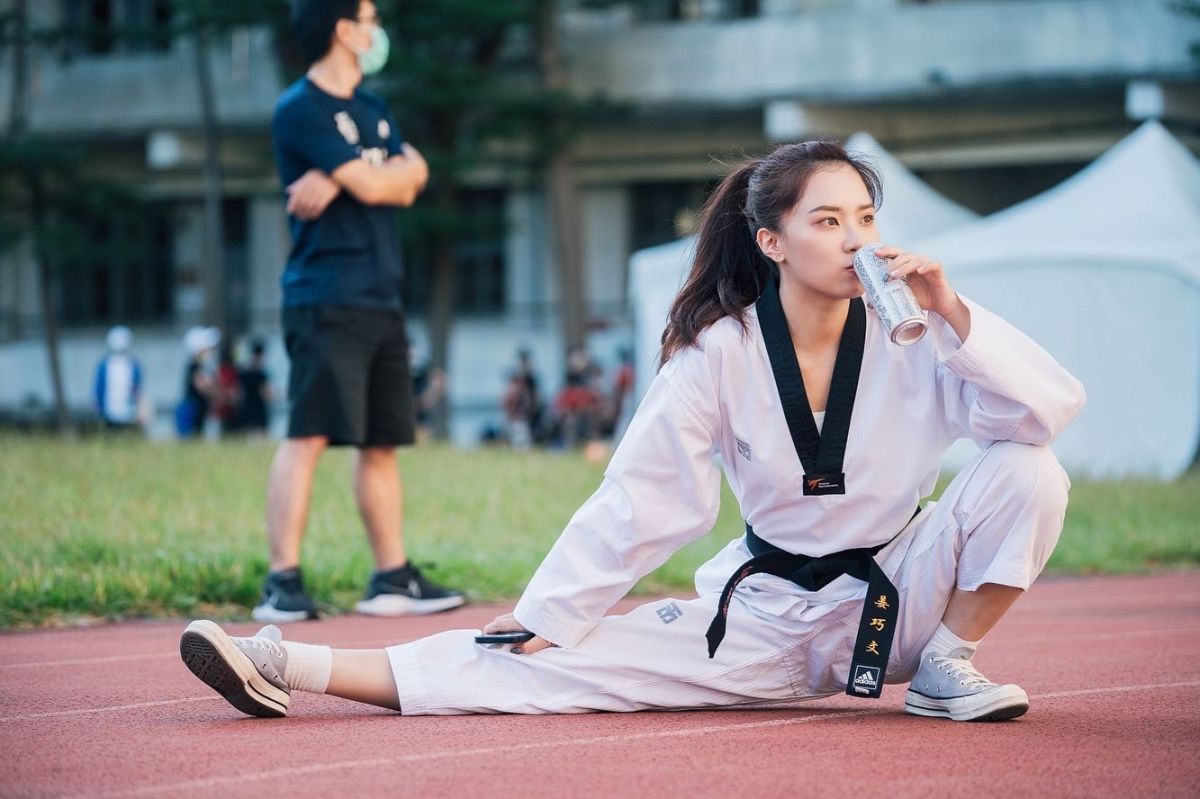 ▲「體壇周子瑜」姜巧文擊出安打，國小弟弟一句話被誇識貨。（圖／姜巧文IG）