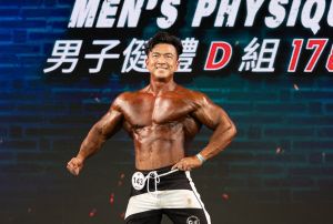 42歲李沛旭霸氣「激吻女友」摟進胸肌　甜蜜承諾閃瞎粉絲
