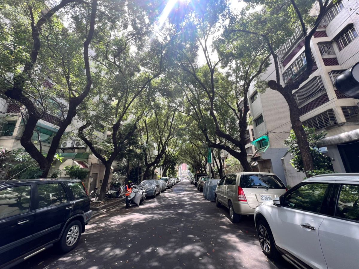 ▲麻園頭溪兩側中古屋也包括國泰系列的透天別墅、公寓區，雖然已是中古屋，但以建商品牌、舒適的街廓氛圍，仍受買方喜愛。（圖／NOWnews資料照片）