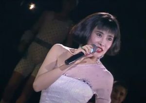 ▲台灣女歌手于楓，在1980年代以《愛在旋轉》一曲成名，之後往主持與戲劇發展，感情生活也十分豐富。（圖／翻攝YT）