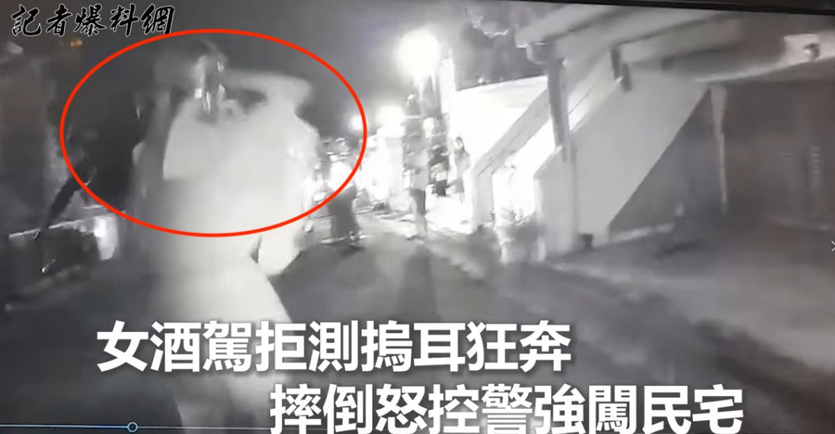 ▲台中市北屯區一位40歲劉姓女子，不願配合酒測，用手摀耳一路狂奔回家。（圖／翻攝自記者爆料網）