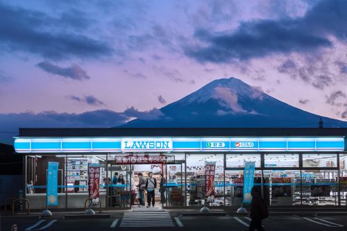 影／動工了！河口湖設黑幕遮富士山　遊客「自尋出路」轉戰打卡點
