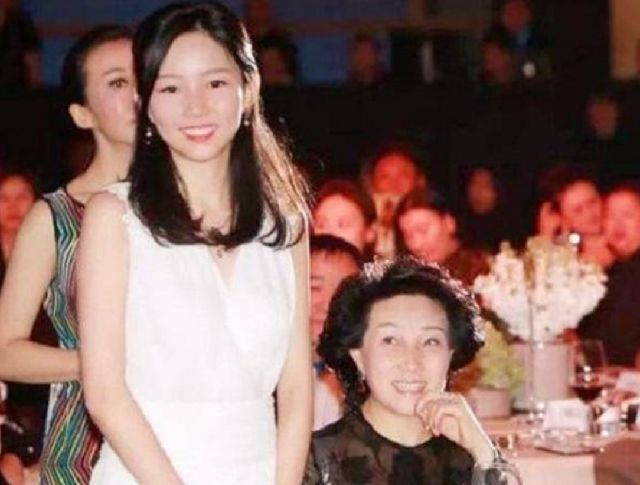 ▲ 人稱「藥界公主」的謝其潤出生於1993年,是謝炳的女兒,畢業於賓大沃頓商學院。(圖/翻攝自微博)