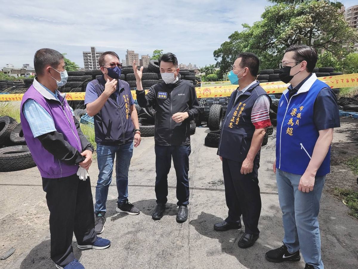 ▲魯明哲現場要求泰豐輪胎管理階層，善盡土地管理、防火預防的企業責任，儘速擬定具體改善措施。（圖／魯明哲服務處提供）