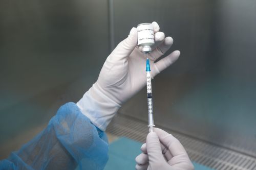 ▲賽諾菲-葛蘭素史克「次世代COVID-19 追加劑」展現對Omicron等變異病毒株的強大免疫反應。（圖／賽諾菲提供）