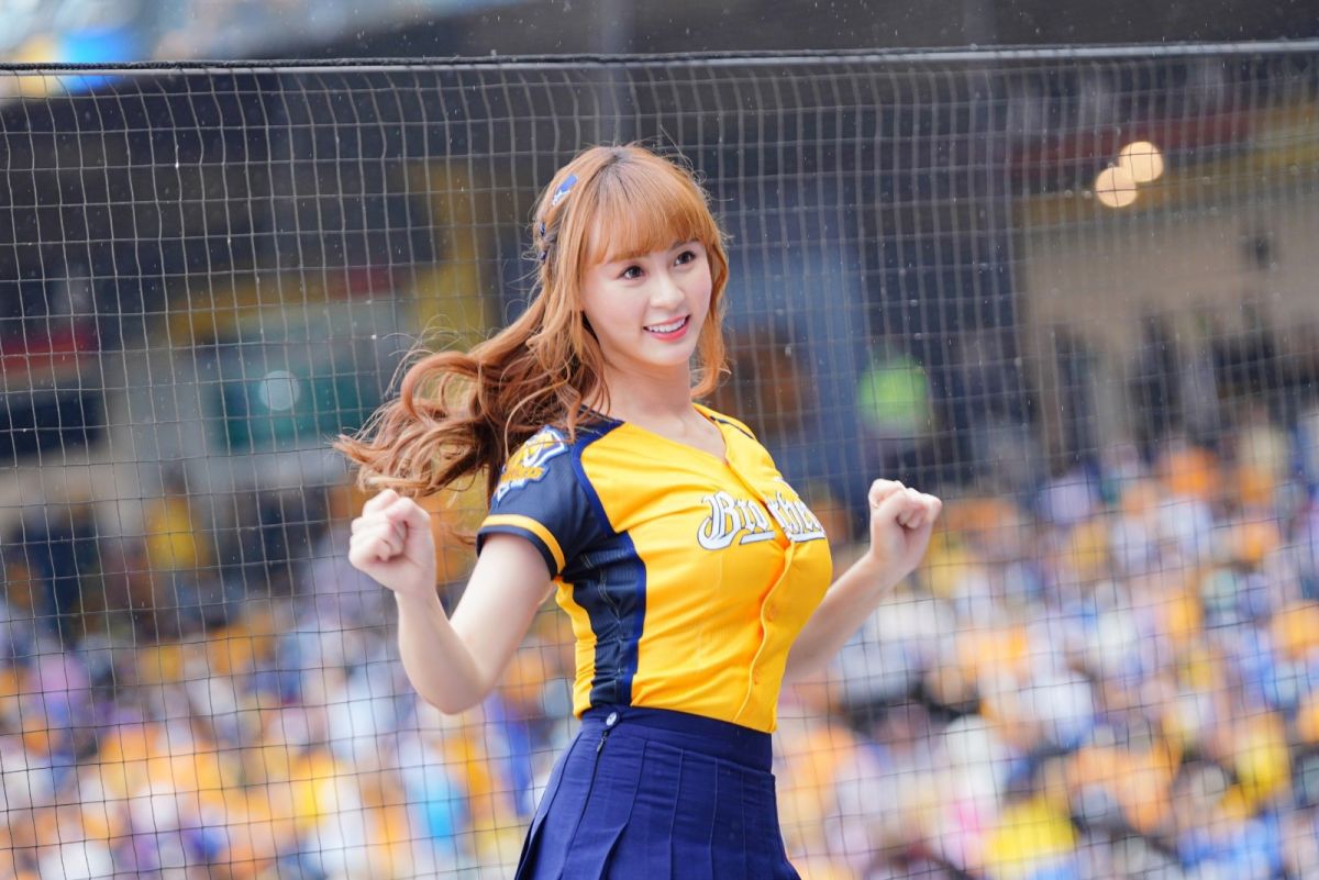 ▲中信啦啦隊人氣成員短今（胡馨儀），由於擁有姣好的身材以及甜美長相，圈粉無數。（圖／浪LIVE提供）