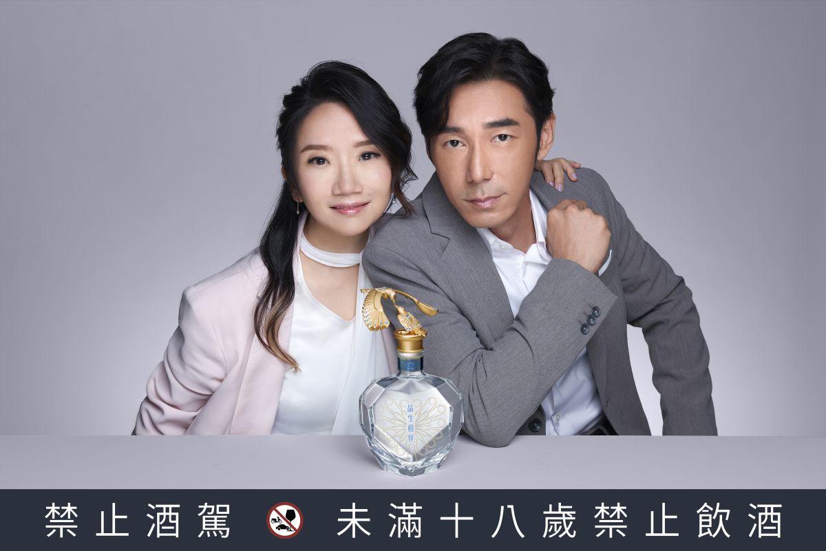 ▲陶晶瑩和李李仁歷經時光的磨練，堅定相伴一生的信念，婚姻也如比翼鳥般，互相扶持、不離不棄，一起朝向幸福的天空翱翔。（圖／品牌提供）