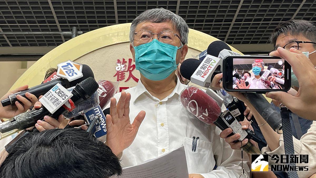 ▲台北市長柯文哲14日下午臨時新增行程，更事先準備好講稿，對外發表聲明批評議員把公務員作為作秀工具，甚至在過程中對公務員極盡「訕笑羞辱」。（圖／記者丁上程攝，2022.06.14）