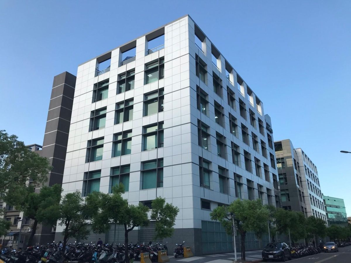 ▲香港壹傳媒14日公告未出售台灣蘋果新聞網或其台灣業務。圖為蘋果日報位於內湖的辦公大樓。（圖／記者張勵德攝）