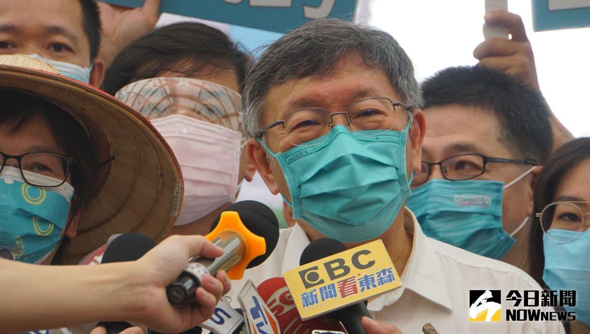 ▲市議員苗博雅在議場要公務員朗讀PTT貼文，引發台北市長柯文哲不滿，直言想到文化大革命。（圖／記者呂炯昌攝）