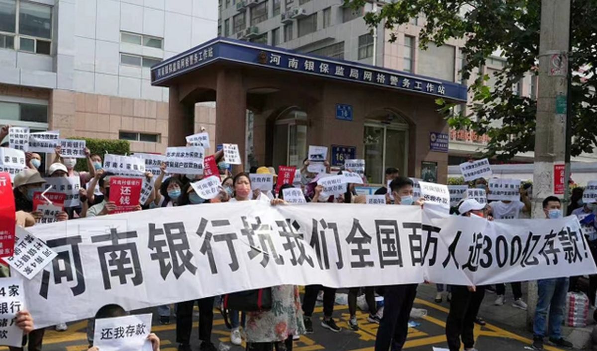 ▲中國河南省爆發儲戶存款被清零，維權不成健康碼反被標紅碼的金融弊案。（圖／翻攝自微博）