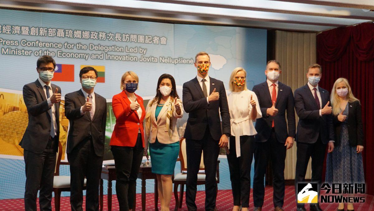 ▲今年6月，外交部舉行「立陶宛經濟暨創新部聶琉嫻娜政務次長訪問團」記者會。（資料照／記者呂炯昌攝）