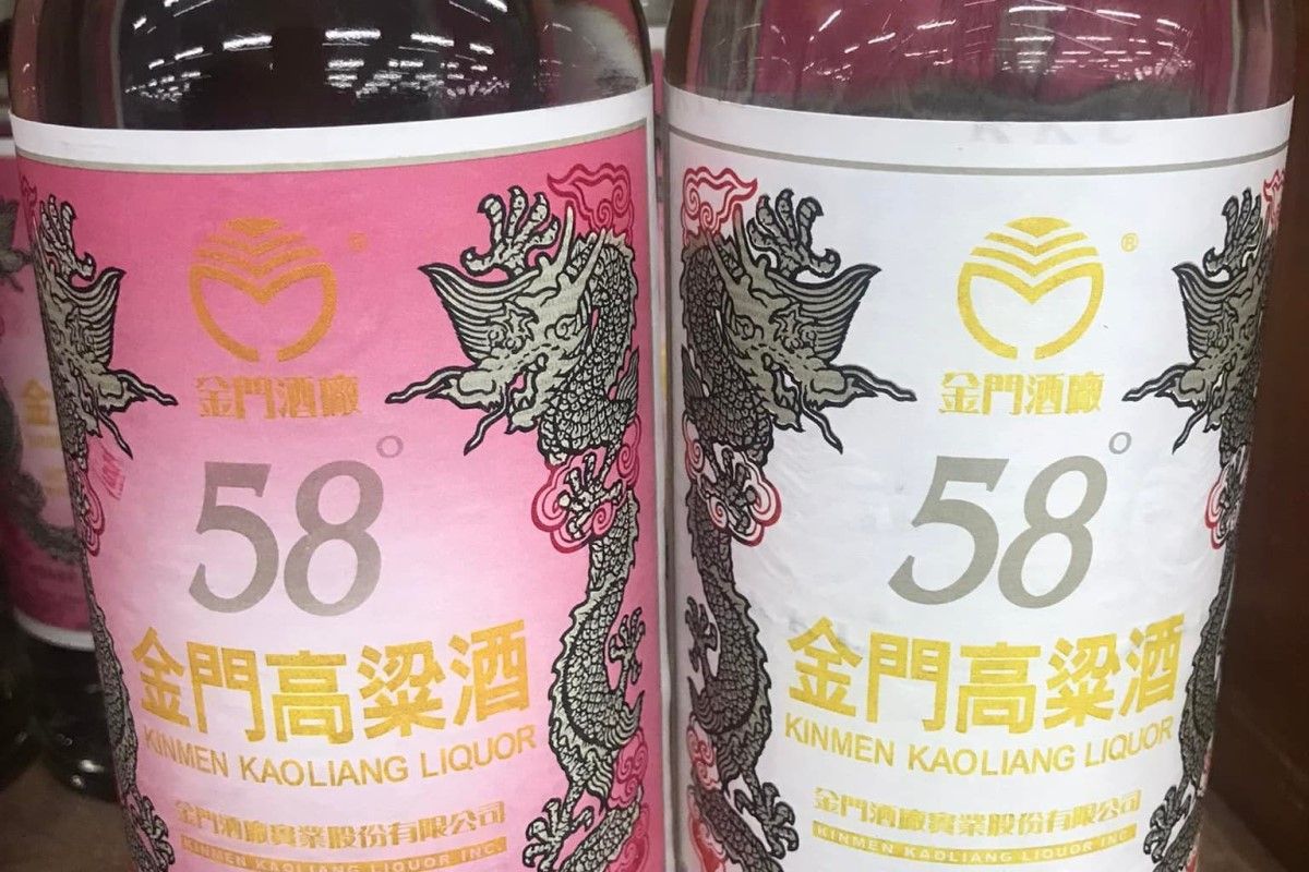 ▲高粱酒就得選紅標？在地金門人破解謠言。（圖／臉書社團《爆廢公社公開版》） 