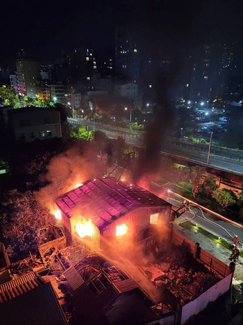 ▲新竹輪胎行大火！孽子疑似因與家人發生爭吵，竟憤而縱火導致全家8人死亡的慘劇。（圖／翻攝畫面）