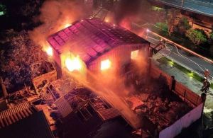 新竹輪胎行逆子縱火8死。(圖/翻攝畫面) ▲新竹輪胎行逆子縱火8死。(圖/翻攝畫面)