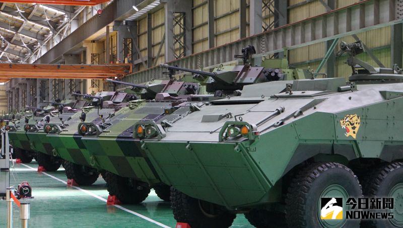 ▲軍備局209廠CM34 30公厘鏈砲雲豹八輪甲車生產線，最右方為CM32樣品車。（圖／記者呂炯昌攝，2022.06.16）