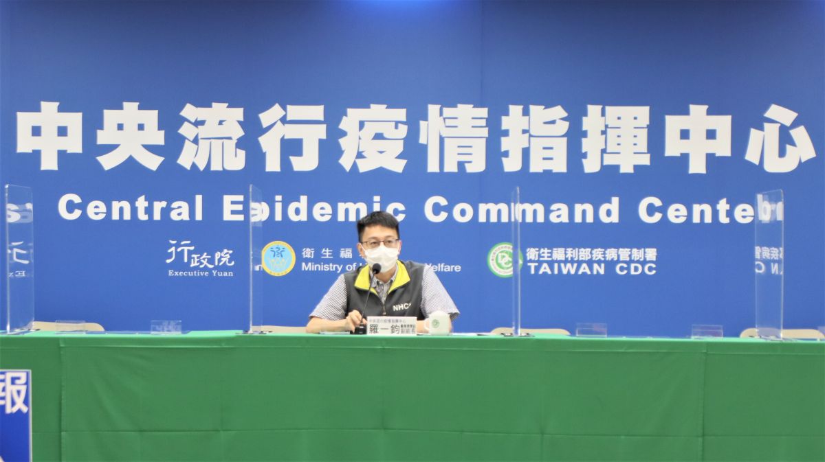▲中央流行疫情指揮中心醫療應變組副組長羅一鈞說明最新疫情。（圖／指揮中心）